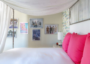 girls bedroom pink pillows
